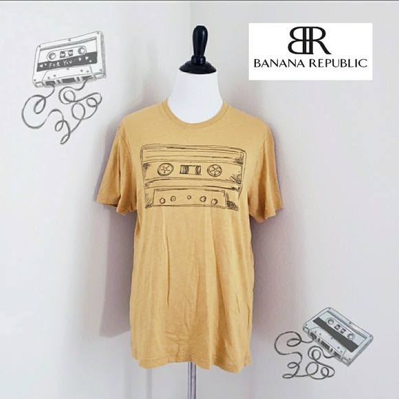 Banana republic cassette tape graphic tshirt
